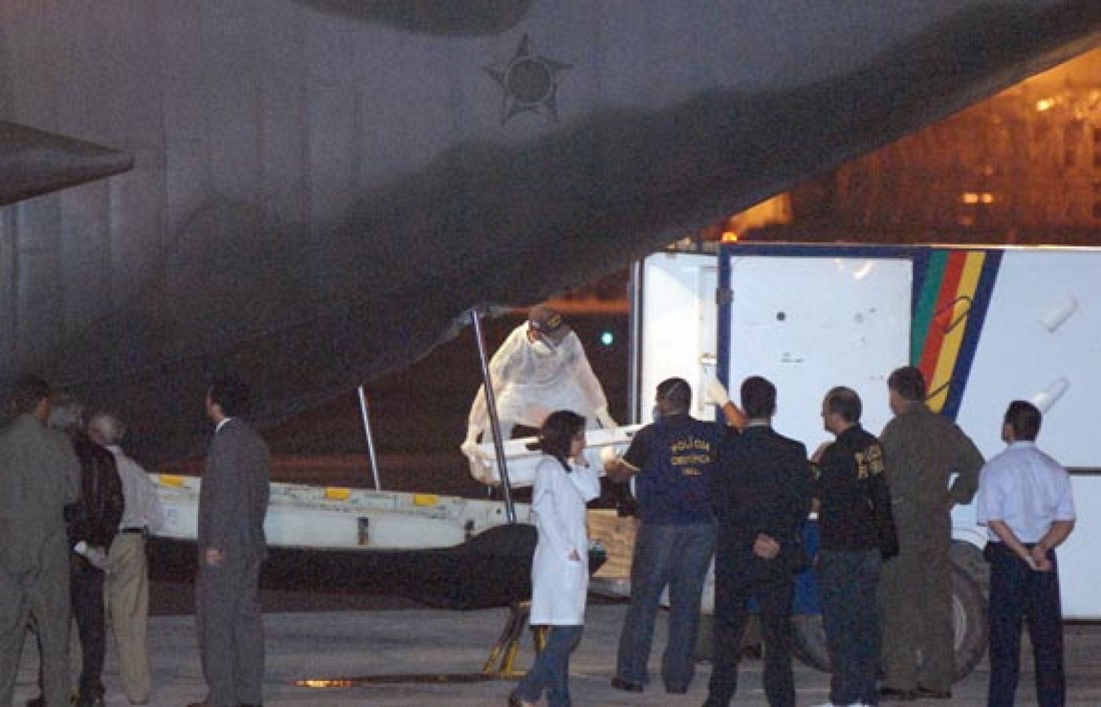 El mal tiempo ha frustrado en las últimas horas las operaciones de búsqueda de cadáveres del accidente del avión de Air France que cayó al Atlántico la semana pasada, aunque las autoridades brasileñas dijeron que esas tareas proseguirán al menos hasta el día 19.