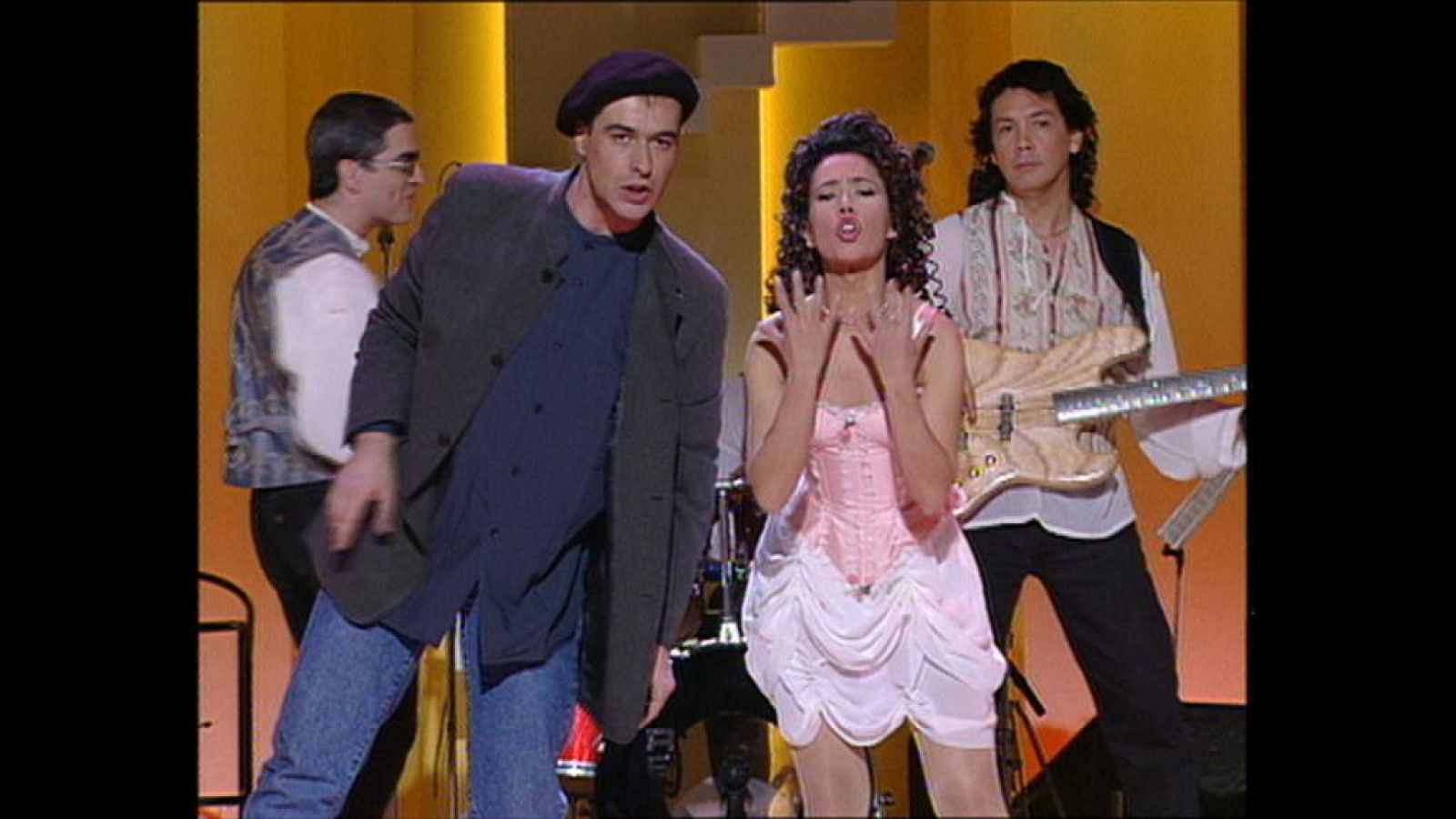 Cachitos de Hierro y Cromo - Amistades Peligrosas - Me quedaré solo (Pasa la vida, 1996)