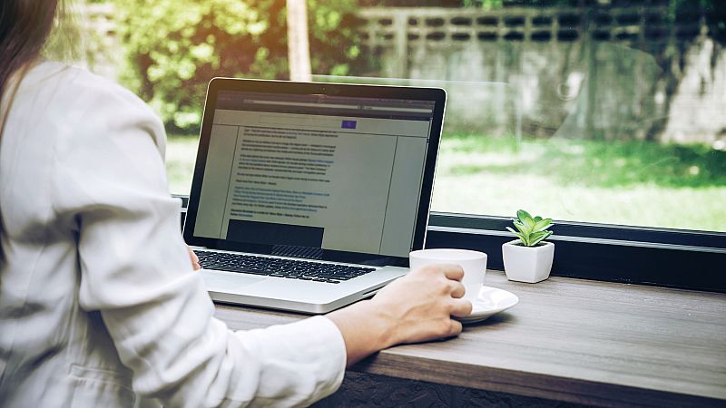 Un grupo de mujeres ha llevado a cabo una iniciativa para conciliar el trabajo con la familia. Con el objetivo de superar las dificultades de un buen horario laboral, se han reinventado profesionalmente aprovechando las nuevas tecnologías.