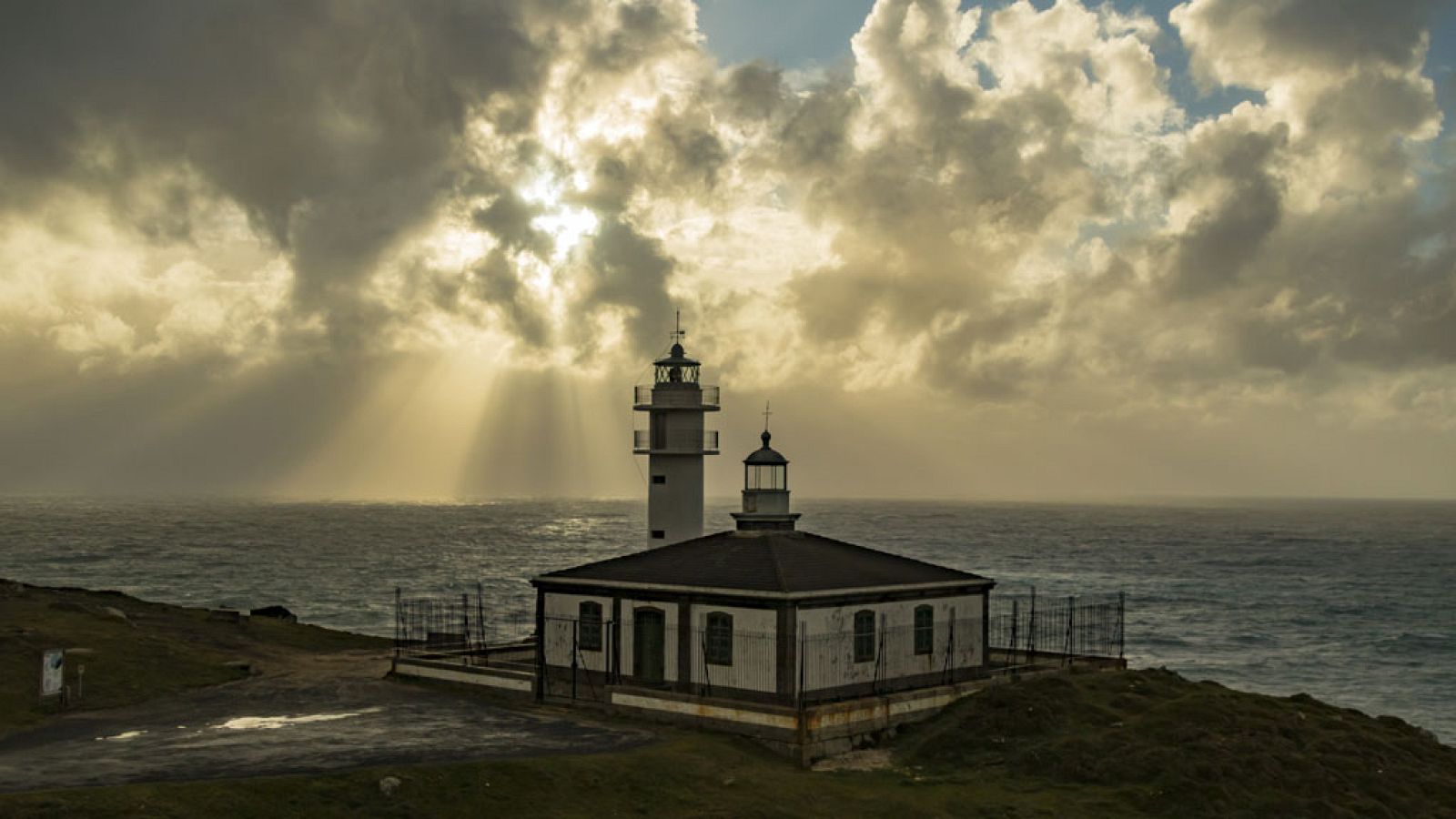 Nubosidad en el norte peninsular con posibles lluvias en el norte de Galicia - ver ahora