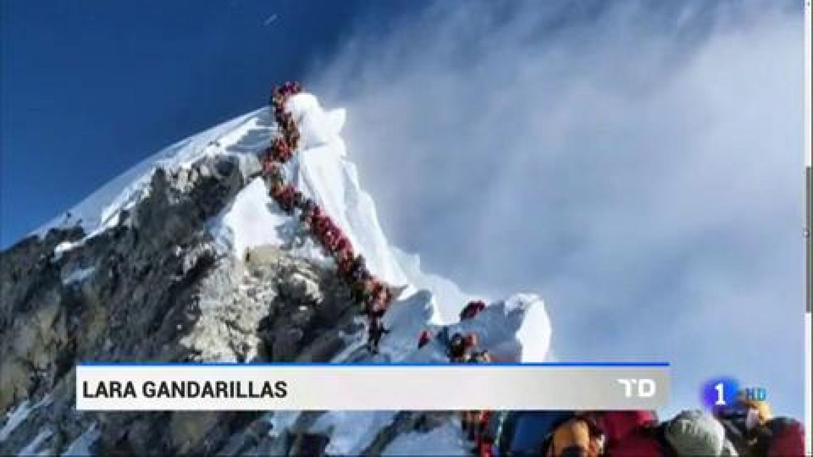 Atasco en el Everest, más de 200 montañeros intentando hacer cima