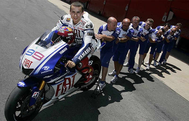 Jorge Lorenzo destaca que los fichajes blancos están siendo muy caros.