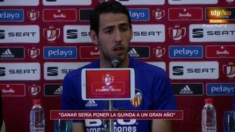 El capitán del Valencia, Dani Parejo, ha asegurado que el favorito para la final de la Copa del Rey es el Barcelona porque "tienen a Messi y a otros jugadores", aunque ha admitido que llegan en un buen momento al partido.