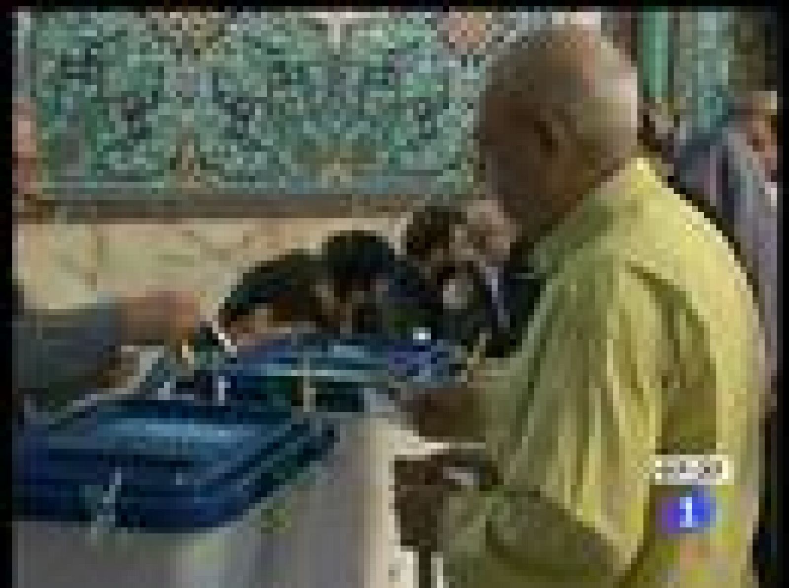 Abren los colegios electorales en Irán en un ambiente de normalidad