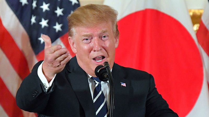Trump visita Japón en plena guerra comercial con China