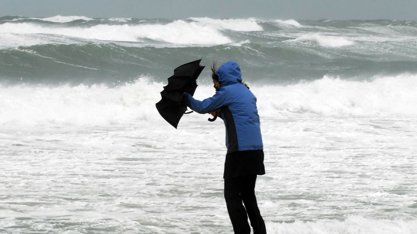 Fuerte viento y oleaje en Canarias y el noreste peninsular