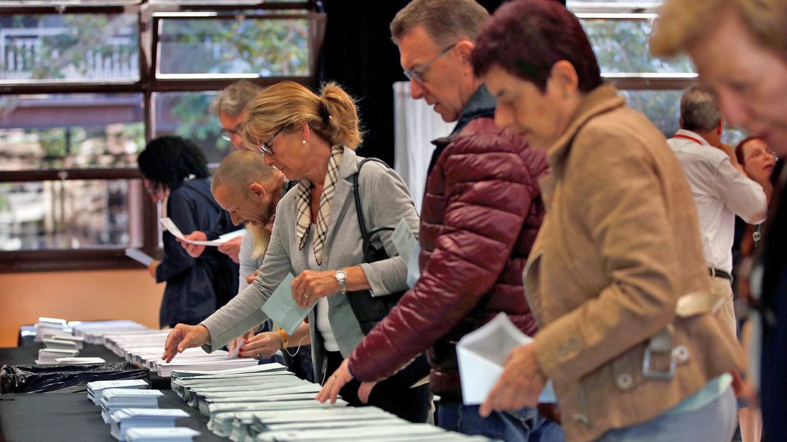 Elecciones 26M: Abren los colegios electorales también de Canarias - RTVE.es