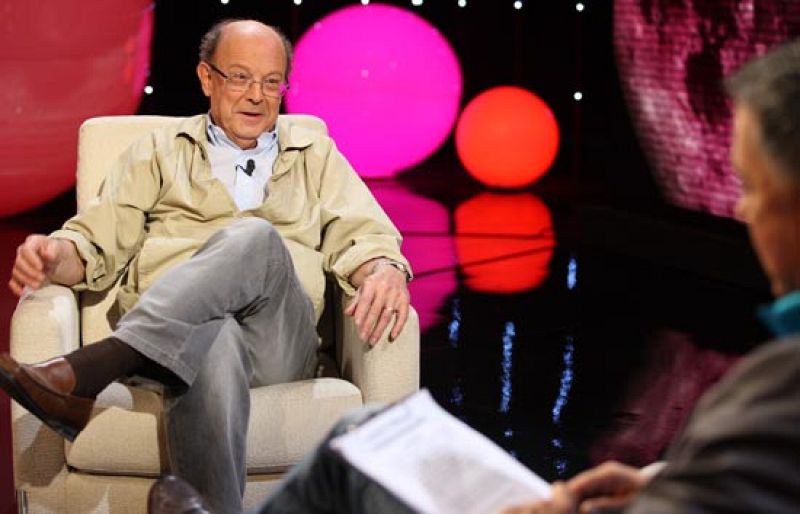 Juan Ramón Lucas entrevista al dibujante Francisco Ibáñez, creador de personajes como La familia Trapisonda, El botones Sacarino, Rompetechos, Pepe Gotera y Otilio y Mortadelo y Filemón.