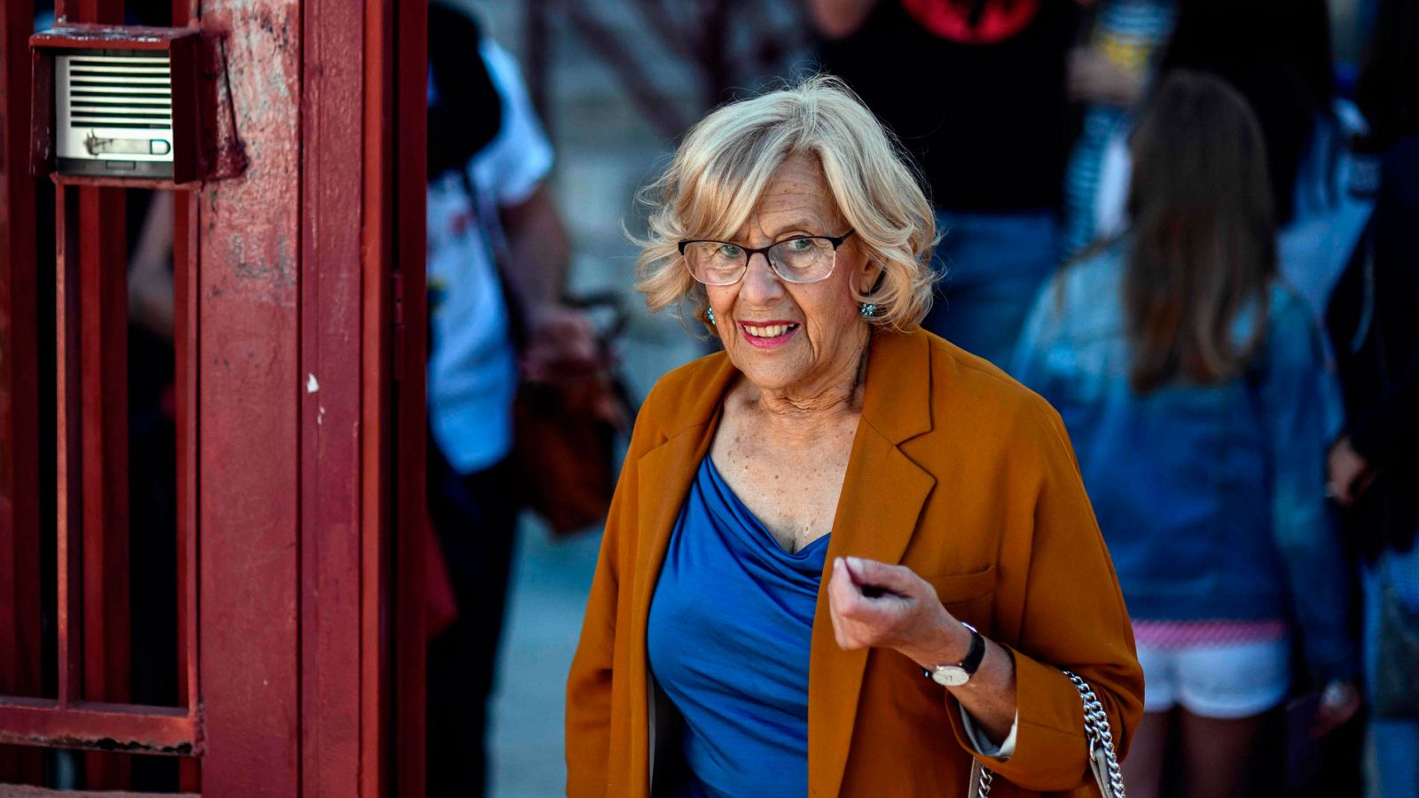 Carmena pide que "nadie se quede en casa" porque "la forma más importante de cuidar la democracia es participar" en las elecciones