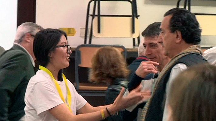 Telediario 1 - Discusión entre ERC y Vox por una camiseta, confusión con las urnas y otras anécdotas