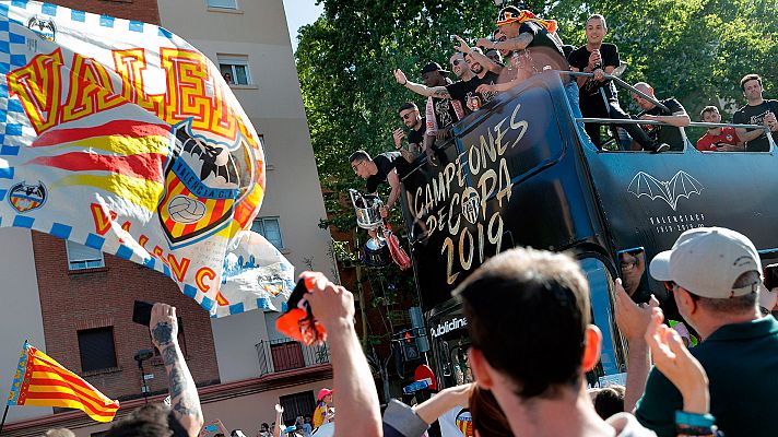 Informativo 24h - El Valencia celebra la Copa con su afición