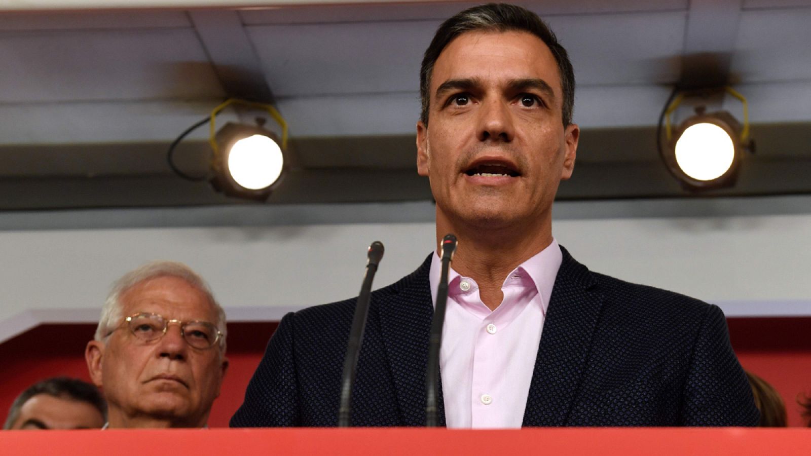El PSOE forma un equipo para negociar los pactos tras las elecciones del 26M - RTVE.es