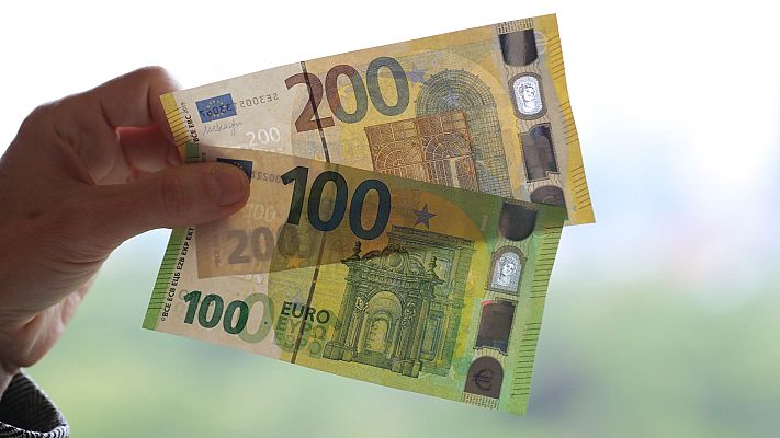 Telediario 1 - Los nuevos billetes de 100 y 200 euros ya circulan