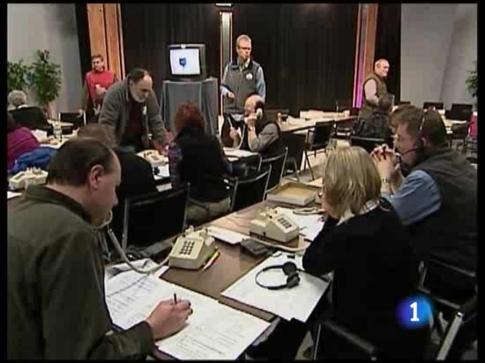 Llega el apagón analógico y quien no haya comprado un descodificador, un televisor digital o una antena especial dejará de ver la televisión.