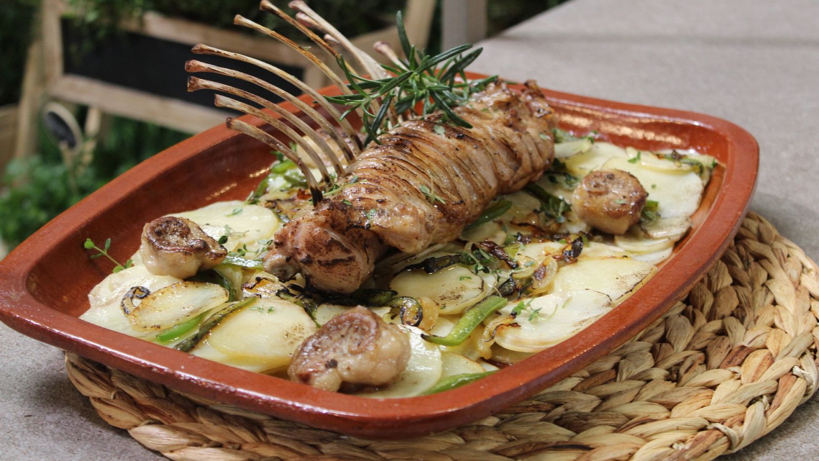 Hacer de comer - Chuletas de cordero y churros con chocolate - ver ahora