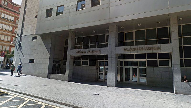 Condenan a 13 aos de crcel a tres acusados de abusar sexualmente de una chica en Bilbao y difundirlo con el mvil