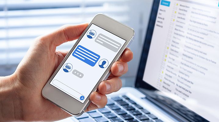 Telediario 1 - La UNESCO denuncia que los asistentes virtuales perpetúan estereotipos de género