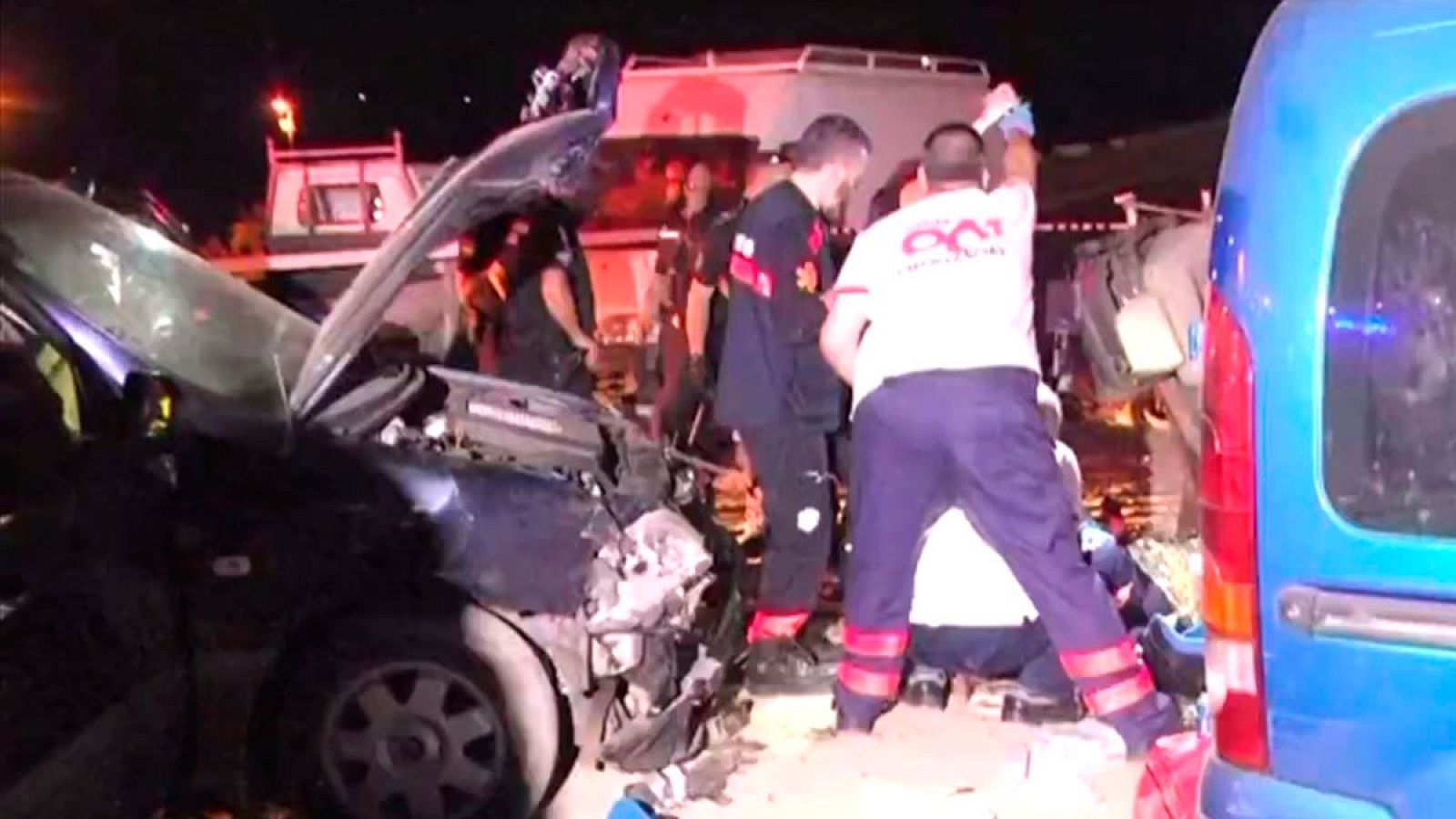 Telediario 1: Siete inmigrantes heridos en Ceuta tras accidentarse el coche en el que viajaban ocultos | RTVE Play