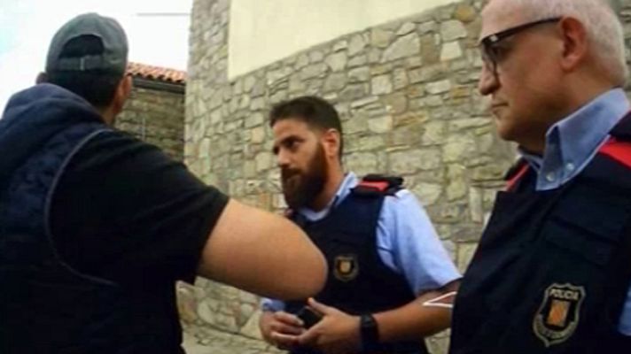 Informativo 24h - Actuación de la Guardia Civil en Sant Martí de Sesgueioles, bloqueado con tractores