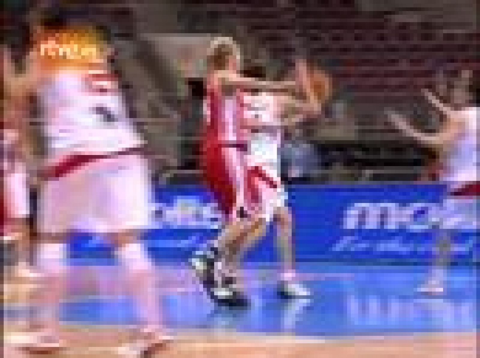 La selección femenina de baloncesto remontó un resultado adverso ante Polonia, a la que acabó ganando por 67-55.