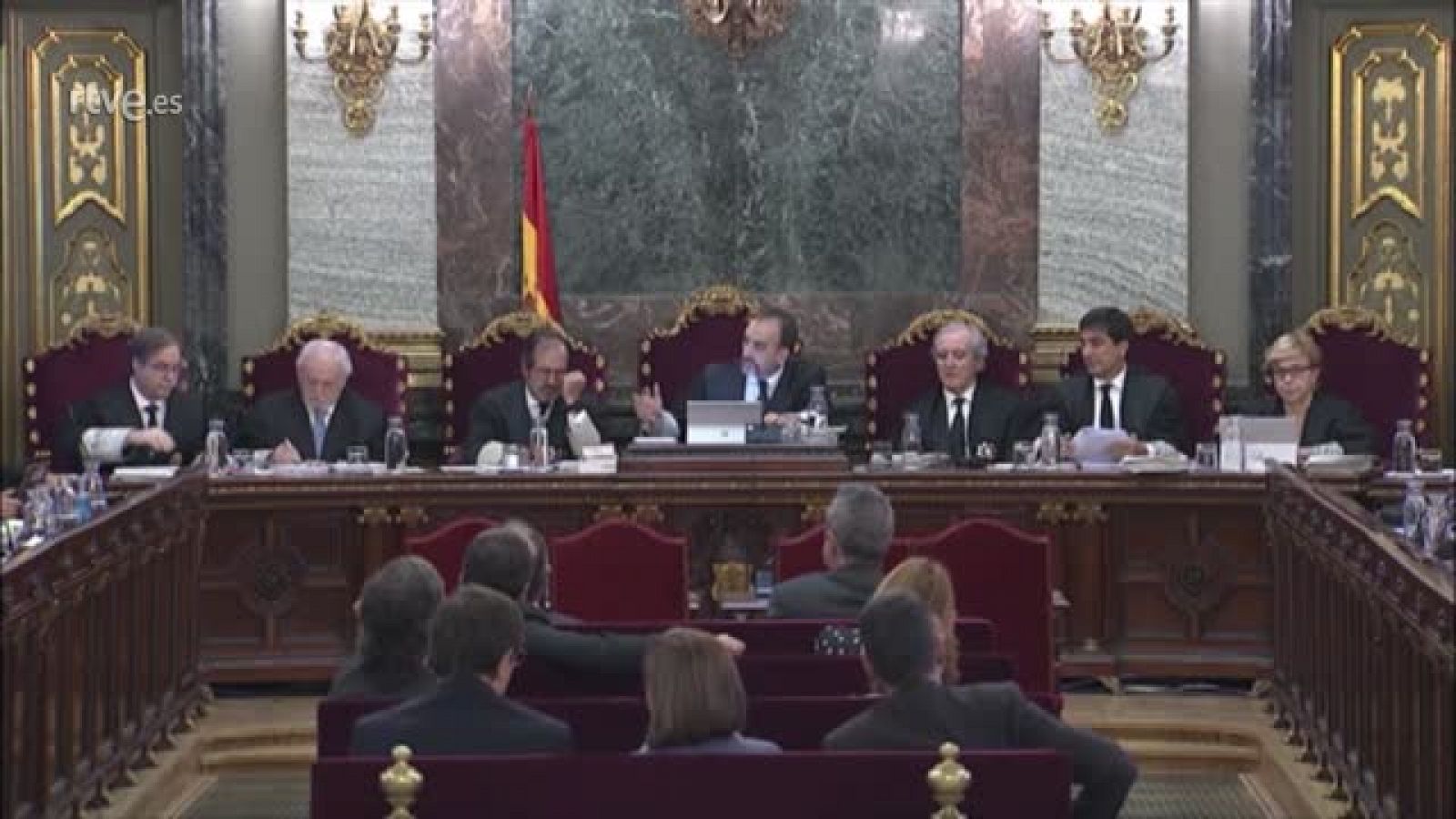 Vídeos de las defensas para intentar demostrar que la "violencia" fue solo policial