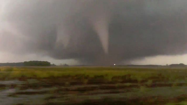 Cientos de tornados azotan Estados Unidos