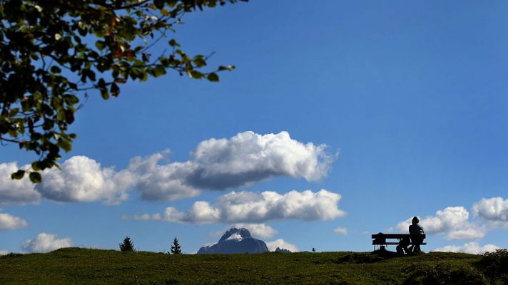 El tiempo - Intervalos de viento fuerte en el valle del Ebro, Ampurdán, Menorca y Estrecho
