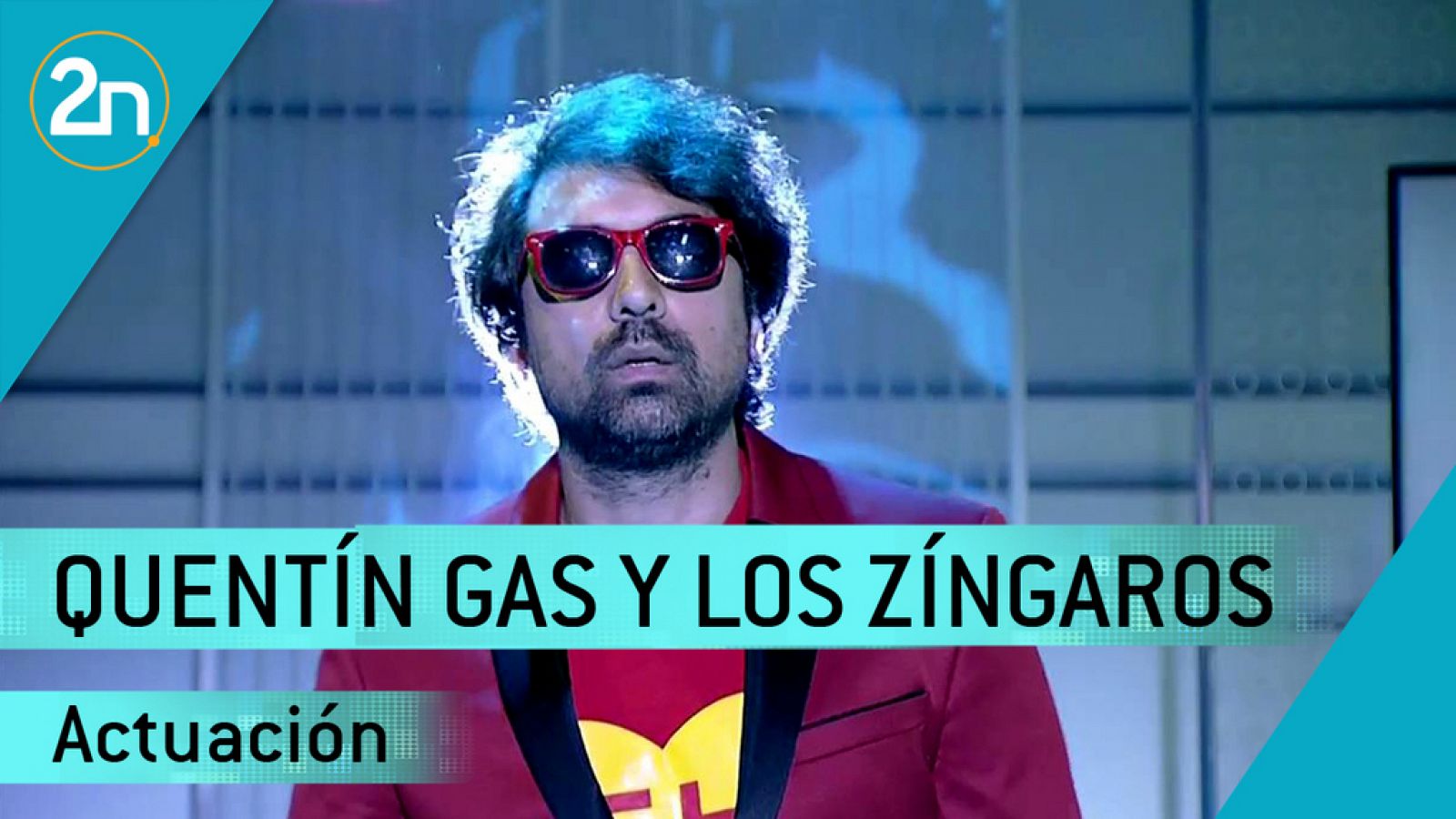 La 2 Noticias: Quentín Gas y Los Zíngaros interpretan "IO" | RTVE Play