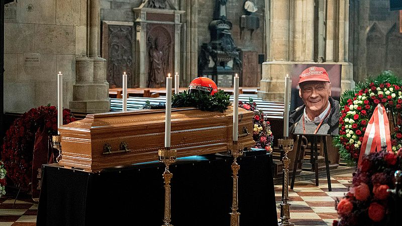 El funeral de Miki Lauda ha reunido a miles de personas, incluidas grandes personalidades del mundo del motor, que han llorado la pérdida del legendario piloto.