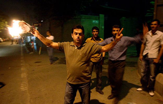  - La Policía toma Teherán