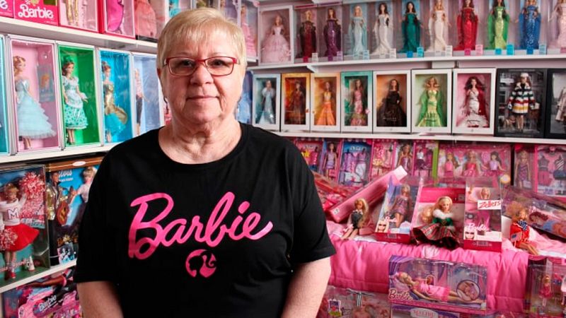 Cmo es vivir rodeada de 3.000 muecas Barbie?