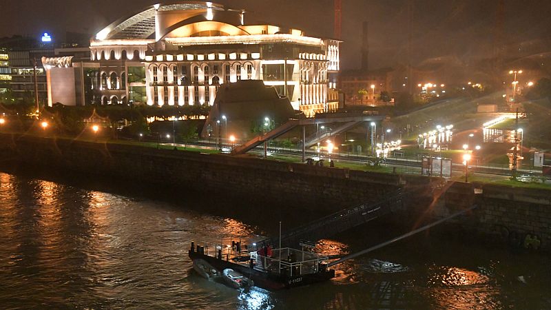 Al menos siete muertos y 21 desaparecidos en un naufragio en el Danubio