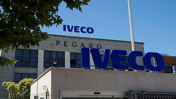Telediario 1 - Se entrega el presunto autor de la difusión del video de la empleada de Iveco que se suicidó