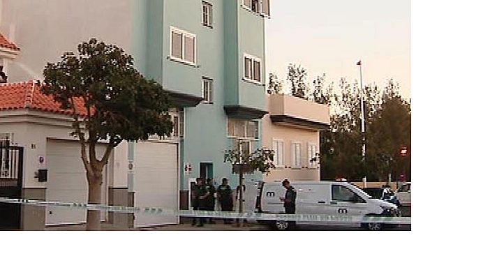 Telediario 1 - Encuentra a una mujer y a su pareja muertos en su casa