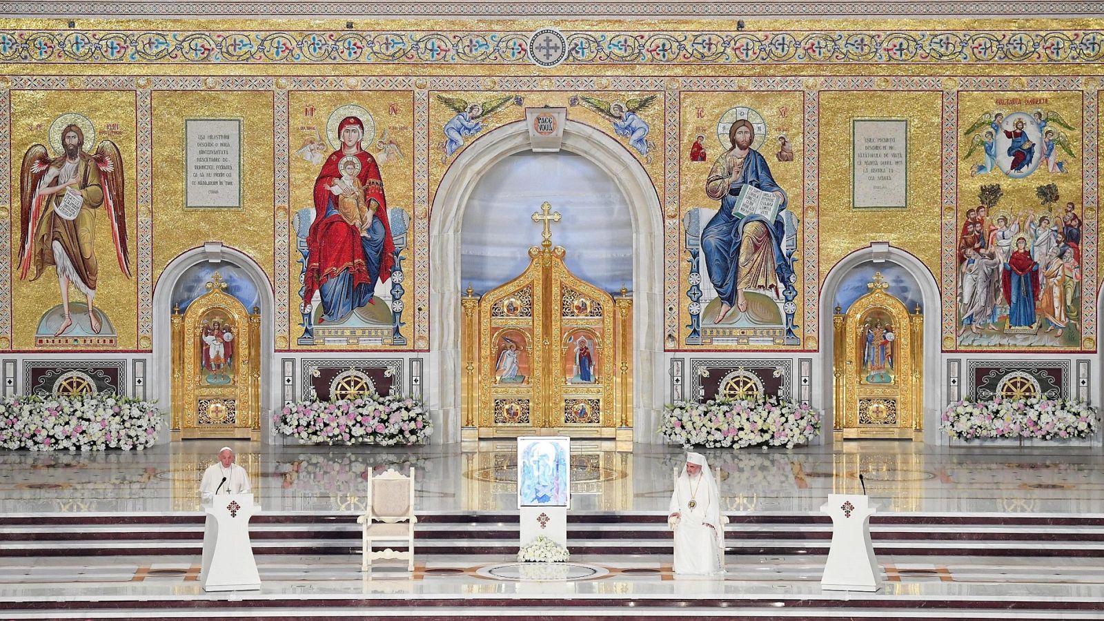 El papa visita Rumanía para acercarse a la iglesia ortodoxa