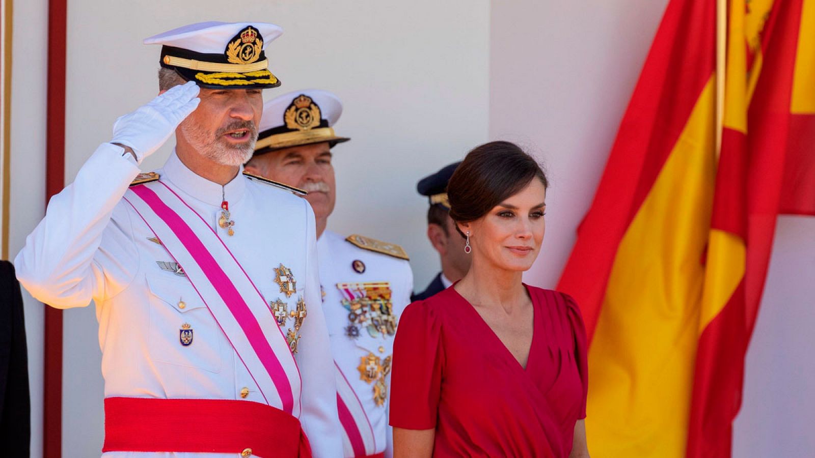 Fuerzas Armadas: Los reyes presiden en Sevilla el desfile del Día de las Fuerzas Armadas