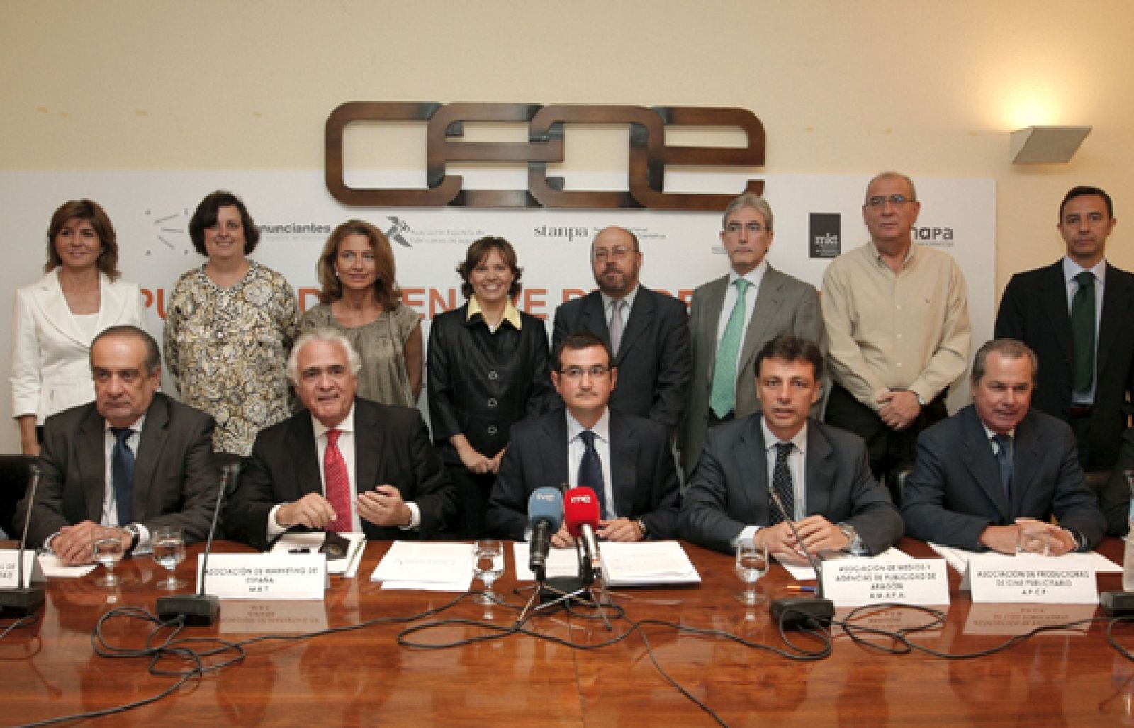 Iniciativa de 16 asociaciones contra la retirada de la publicidad en TVE | Ver