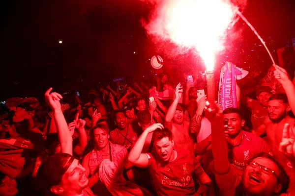 Telediario 1 - La fiesta 'red' en Madrid tras la victoria del Liverpool