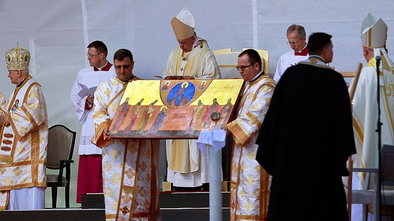 El papa beatifica en Blaj a siete obispos mártires del comunismo en Rumanía