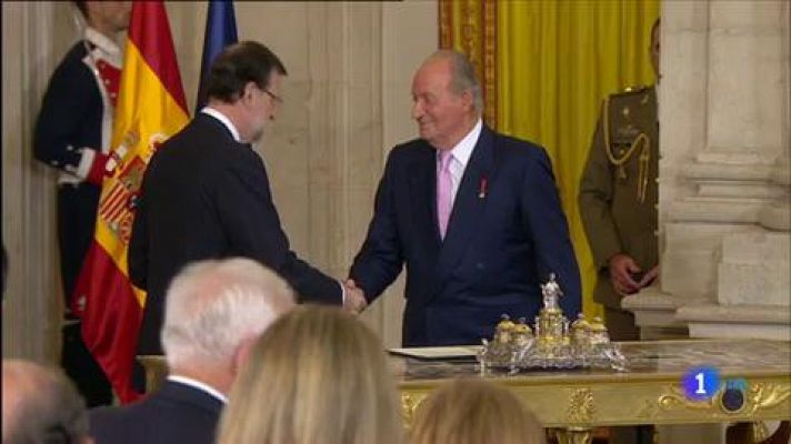 15 días después del anuncio, Juan Carlos I firmó la ley de la abdicación