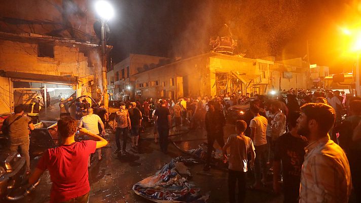 Telediario 1 - Al menos una decena de civiles mueren en Siria por la explosión de un coche bomba cerca de Turquía