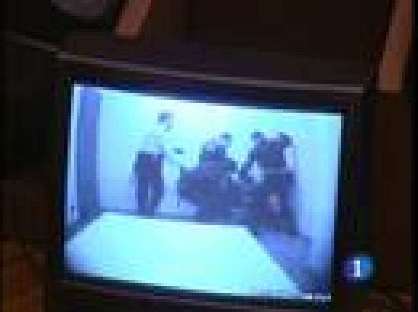 Absueltos los cuatro mossos acusados de maltratar a un detenido en la comisaría barcelonesa de Les Corts | Ver