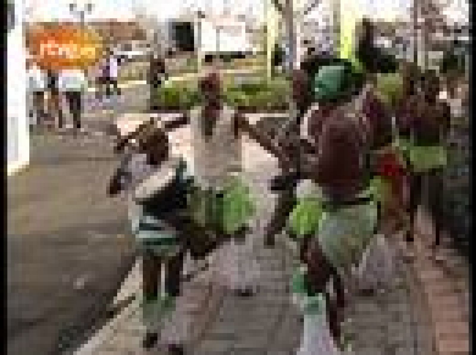 Los jugadores de la selección española de fútbol ha observado con asombro como eran recibidos en Bloemfontein.