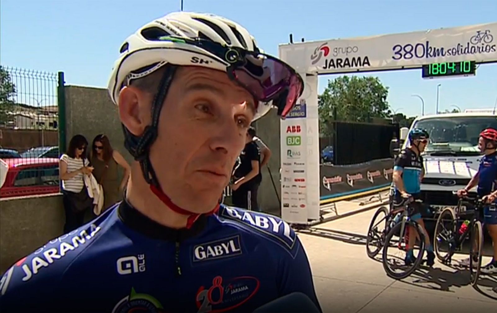 Adolfo, un héroe anónimo sobre sobre dos ruedas -RTVE.es | Ver