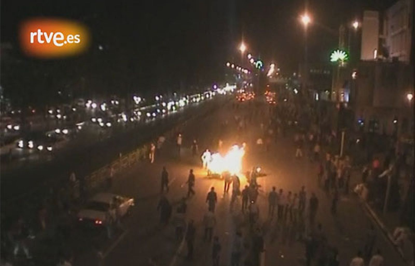 Enfrentamientos entre la Policía y los manifestantes en Teherán | Ver