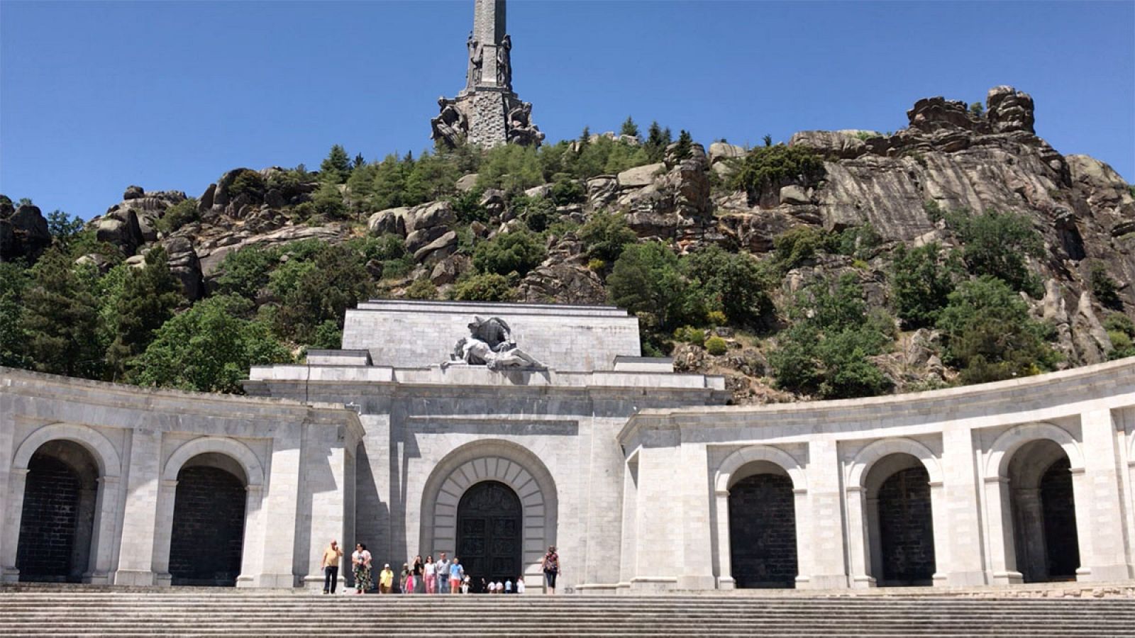 Los visitantes del Valle de los Caídos abogan por "dejar las cosas como están"