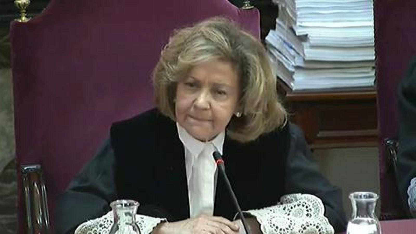 La fiscal señala en sus conclusiones finales que hubo un "inmenso derroche" de fondos públicos para financiar el 1-O - RTVE.es