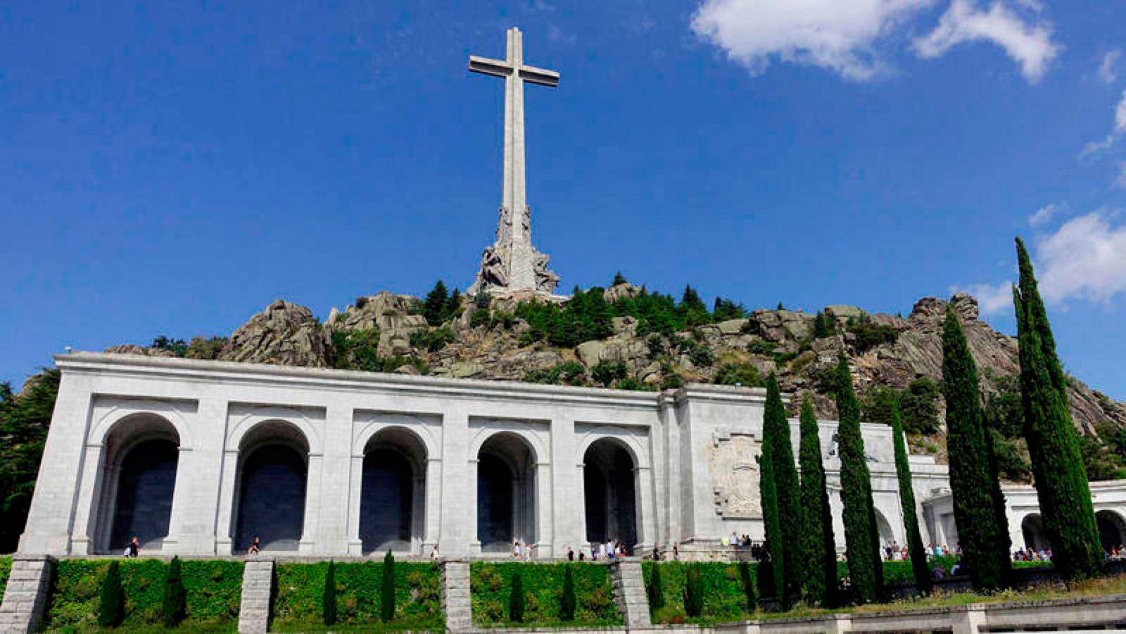 Exhumación de Franco: un año de puslo entre el Gobierno y los contrarios a su salida del Valle de los Caídos