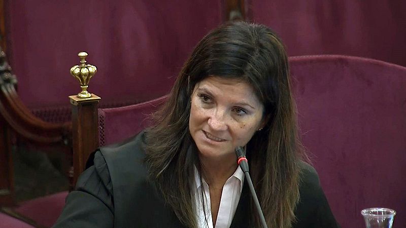 La Fiscal�a califica el 'proc�s' de "golpe de Estado" mientras la Abogac�a descarta la rebeli�n al no apreciar violencia