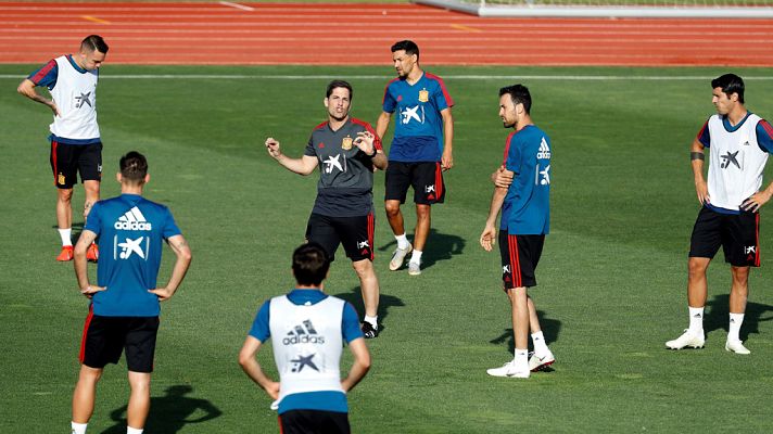 Telediario 1 - La selección entrena bajo la batuta de Robert Moreno
